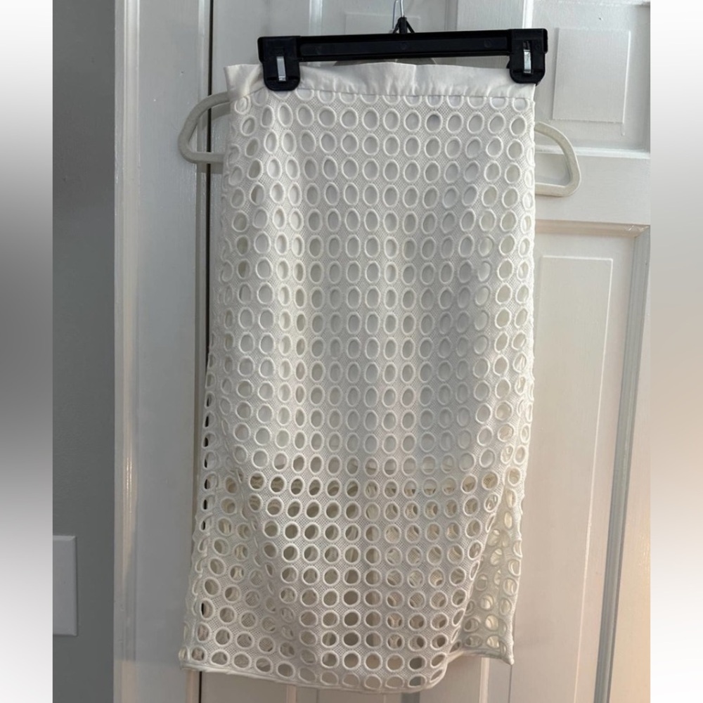 Banana Republic White Circle Lace Overlay Pencil Skirt Womens Size 12 petite - Picture 2 of 4